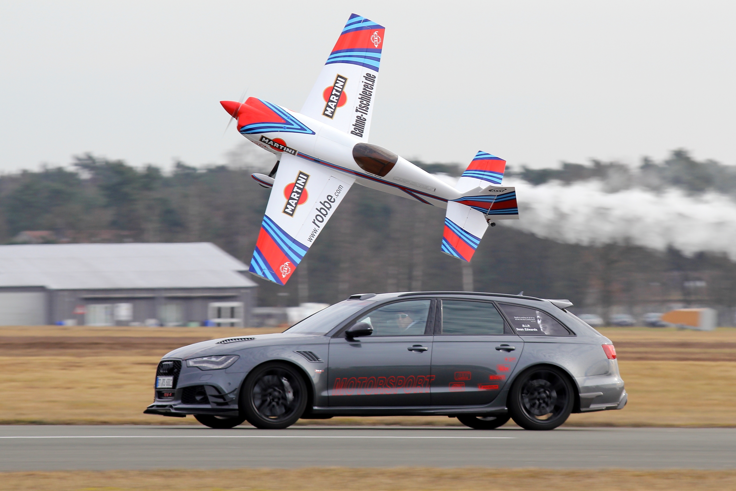 Audi vs. Flugzeug